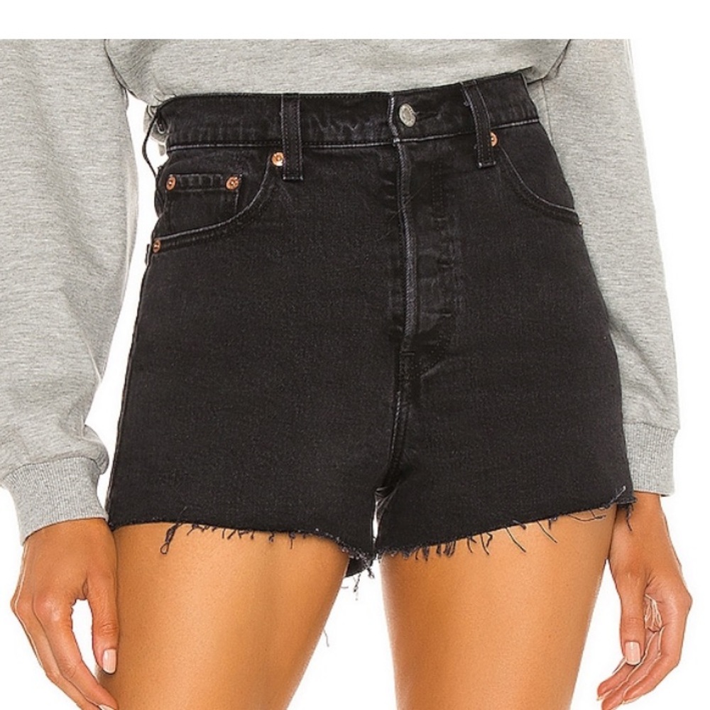 Levi’s Ribcage Short - NWT SIZE 25